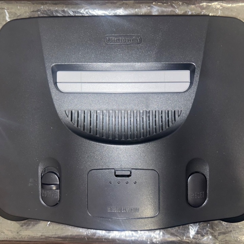 Nintendo 64 with Controllers & Adapter - Picture 8 of 12